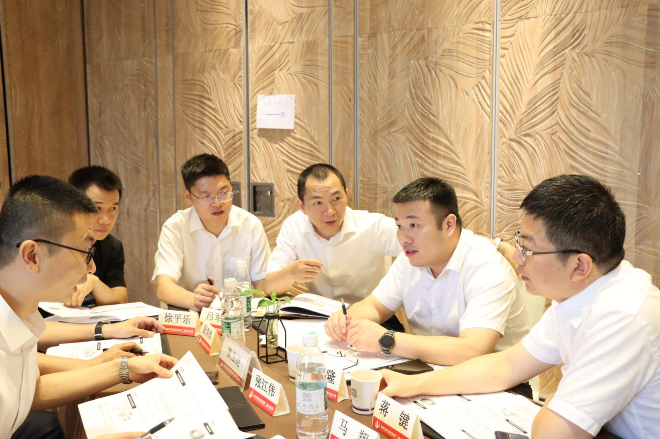 2021年6月25日-26日，永信贵宾会二建组织开展了2021年中高层主管执行力培训。本次培训特邀清华、北大、上海交大总裁班讲师，中国企业家协会特聘高级讲师许晋老师进行授课。