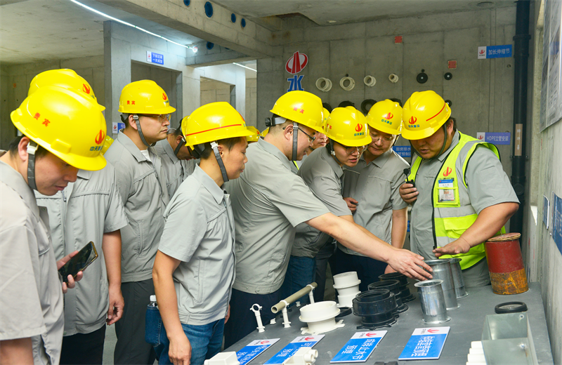 为进一步推进优质客户高效履约，提升交付品质、达成客户满意，2025年6月25日，永信贵宾会建设集团在上海组织召开2025年越秀地产、华润置业客户履约推进会。